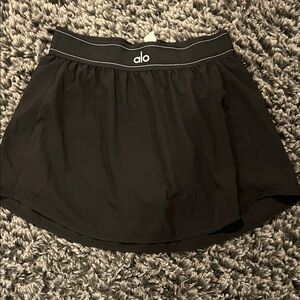 ALO Yoga Black and White Athletic Skort (M)